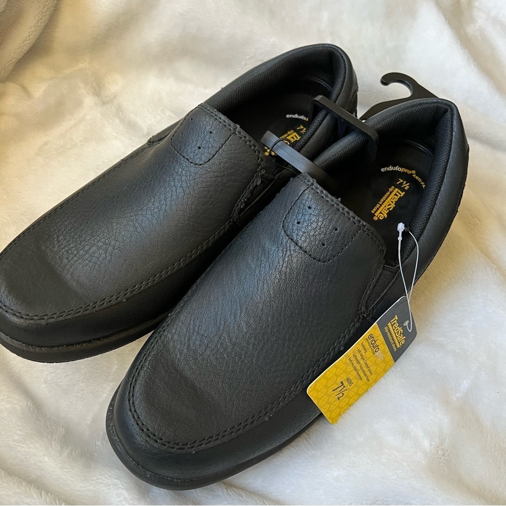 TredSafe Shoes size 7.5 Men’s black grip slip resistant NEW